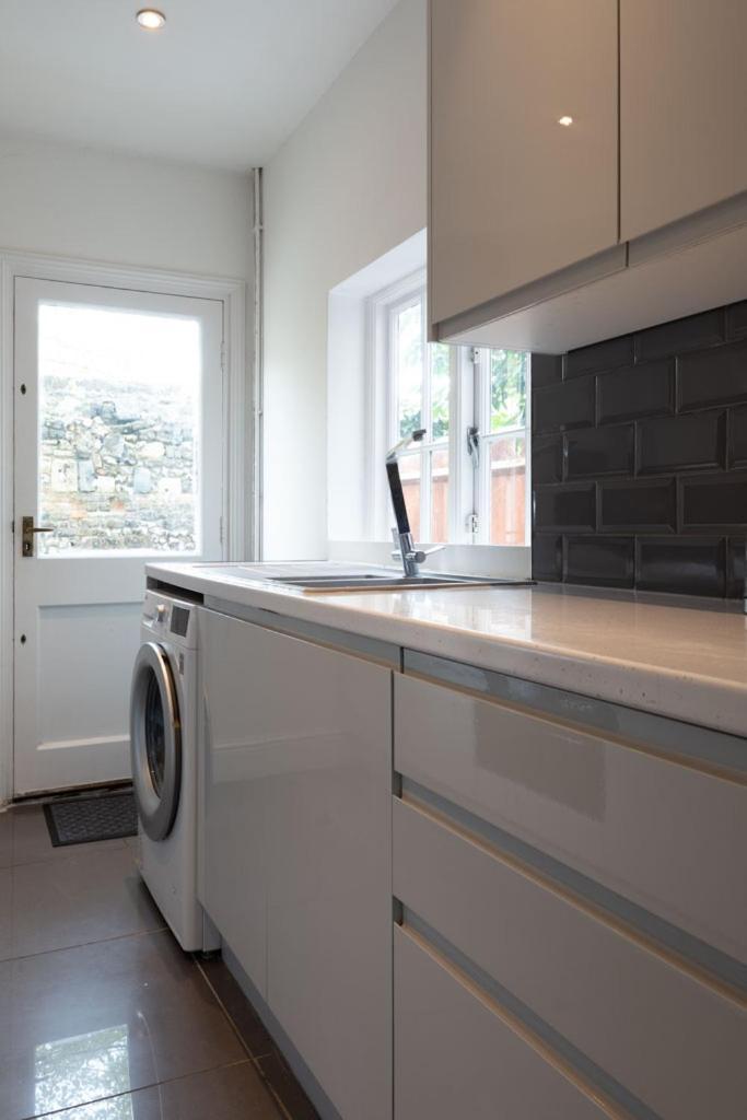 Stylish & Spacious City Centre 3-Bedroom Townhouse - Sleeps 6 Canterbury Zewnętrze zdjęcie